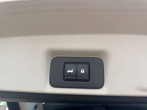 Used 2023 Nissan Ariya AWD image 35
