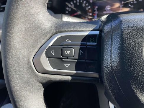 Used 2025 Jeep Compass Latitude image 33