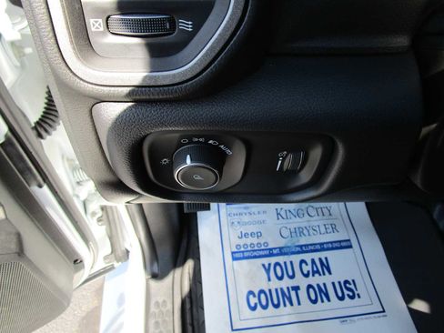 Used 2024 RAM 2500 Tradesman w/ Chrome Appearance Group image 17