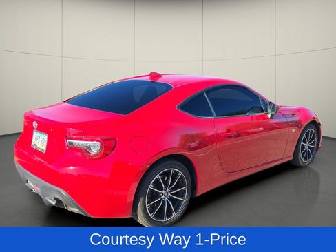 Used 2020 Toyota 86 RWD image 9