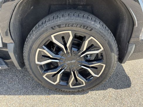 Used 2024 GMC Sierra EV Denali image 5