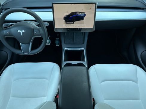 Used 2022 Tesla Model Y Performance image 4