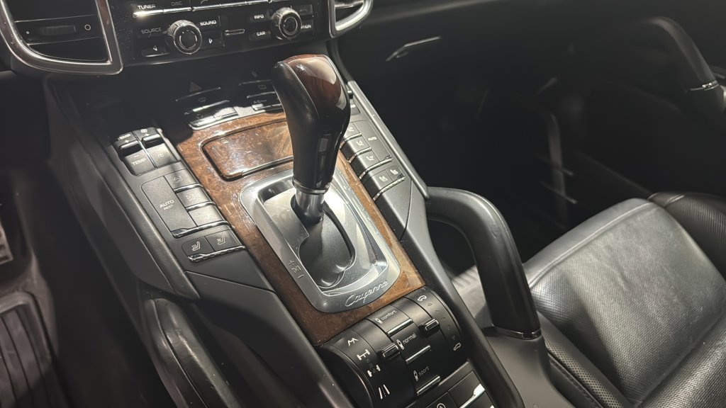 Used 2011 Porsche Cayenne Turbo AWD/4WD image 15