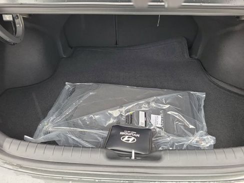 New 2026 Hyundai Elantra Limited FWD image 23
