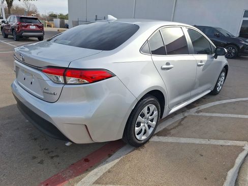 Used 2023 Toyota Corolla LE image 6