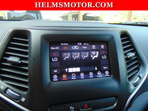 Used 2020 Jeep Cherokee Latitude Plus w/ Comfort/Convenience Group image 26