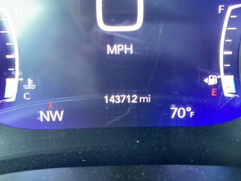 Used 2021 Chrysler Pacifica Touring-L w/ Uconnect Theater Family Group AWD/4WD image 10
