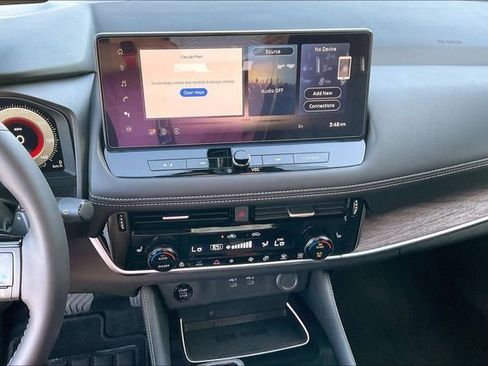 Certified 2025 Nissan Rogue Platinum w/ Platinum Premium Package FWD image 30