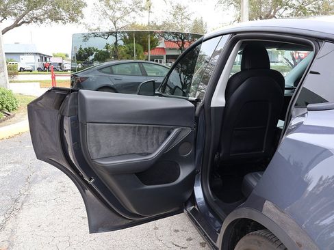 Used 2023 Tesla Model Y Long Range image 24