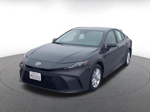 Used 2025 Toyota Camry LE image 7