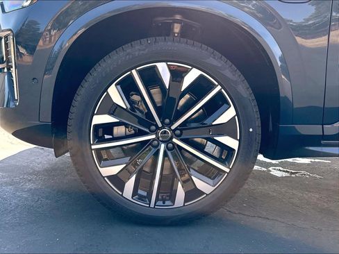 New 2026 Volvo XC90 T8 Ultra w/ Protection Package Premier AWD/4WD image 14