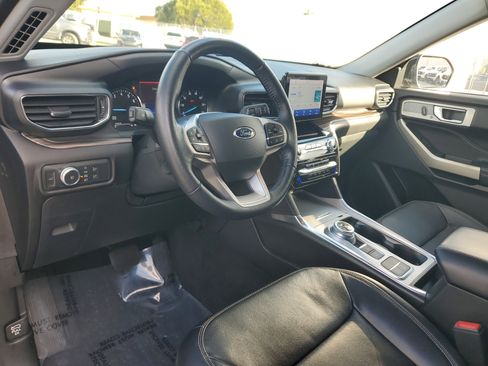 Used 2022 Ford Explorer Limited w/ Equipment Group 301A image 9