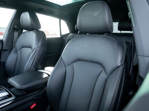 Certified 2025 Audi Q8 Prestige image 24