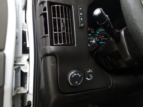 Used 2018 Chevrolet Express 2500 w/ Driver Convenience Package RWD image 25