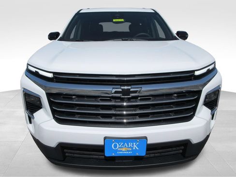 New 2026 Chevrolet Traverse LT w/ Sun and Wheel Package AWD/4WD image 9
