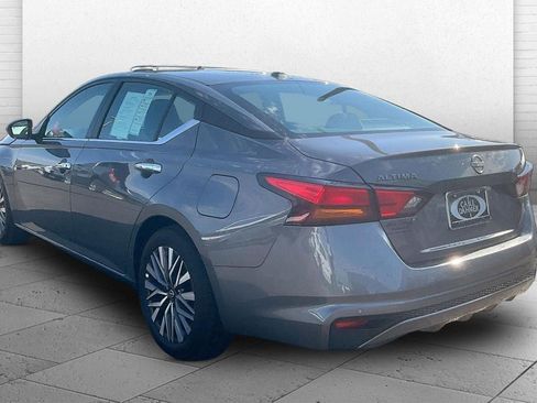 Used 2025 Nissan Altima 2.5 SV FWD image 11