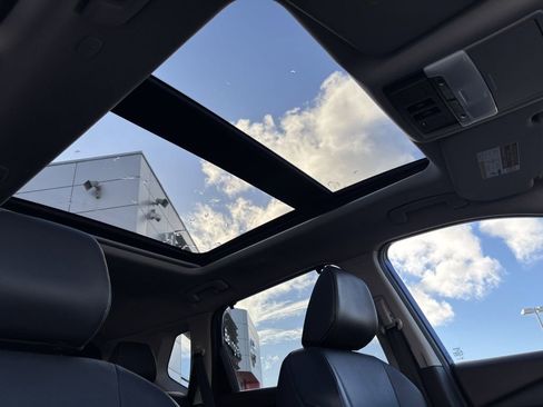 Used 2023 Nissan Rogue SL w/ SL Premium Package image 30