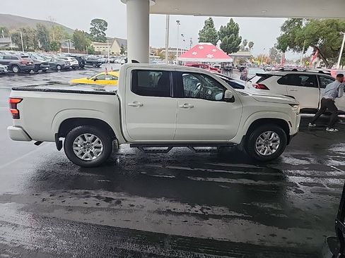 Used 2024 Nissan Frontier SV w/ SV Convenience Package image 6