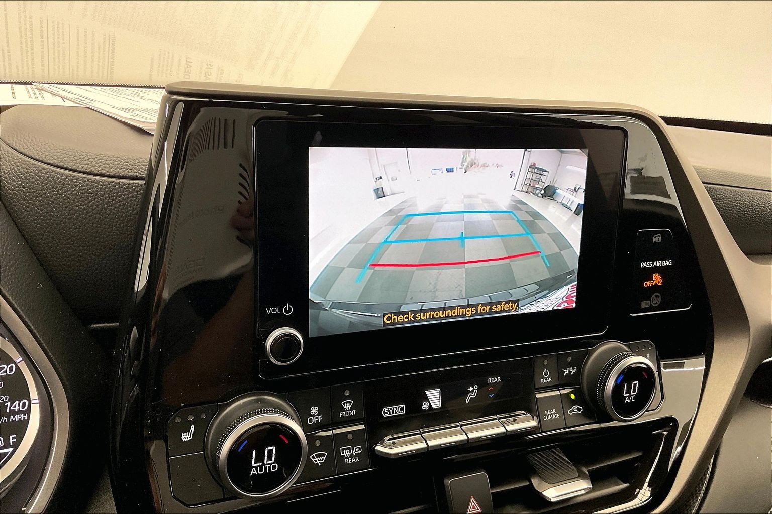Used 2023 Toyota Highlander XLE AWD/4WD image 24