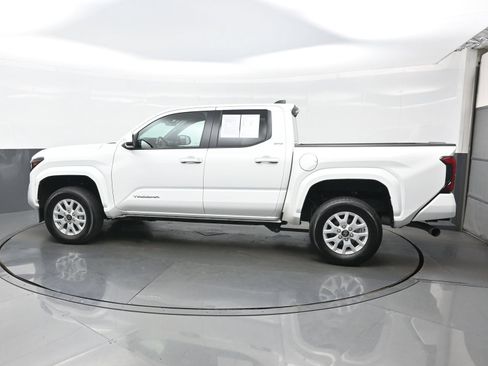 Used 2025 Toyota Tacoma SR5 AWD/4WD image 3