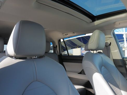 Used 2022 Toyota Highlander XLE image 13