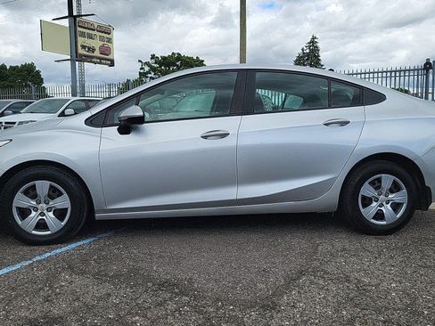 Used 2018 Chevrolet Cruze LS FWD image 6