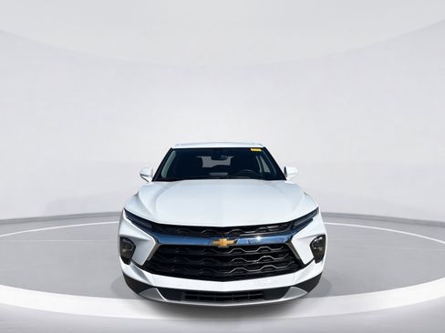 Used 2023 Chevrolet Blazer LT image 2