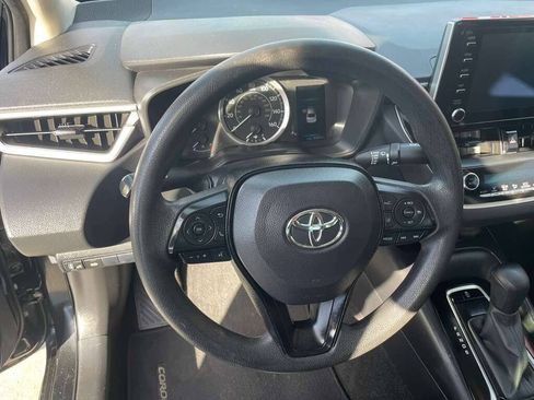 Used 2020 Toyota Corolla LE FWD image 5