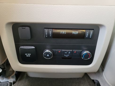 Used 2017 Lincoln Navigator Select image 21