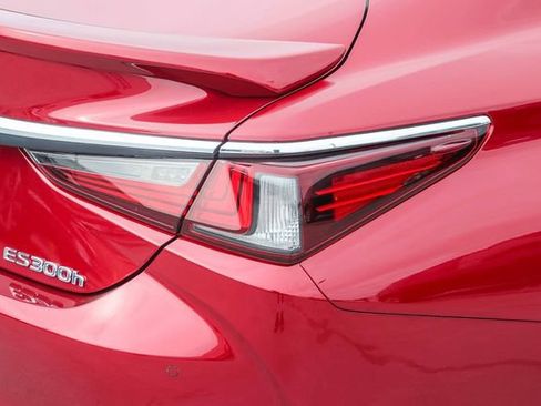 Used 2022 Lexus ES 300h w/ Accessory Package FWD image 8