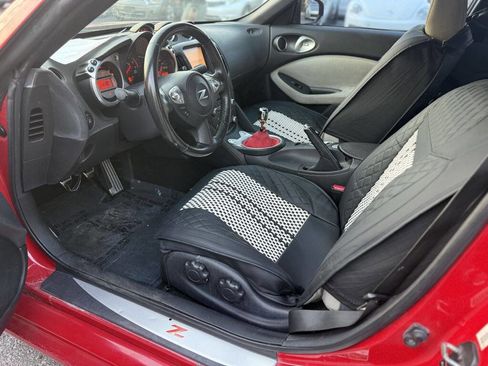 Used 2009 Nissan 370Z Touring w/ Sport Pkg image 9