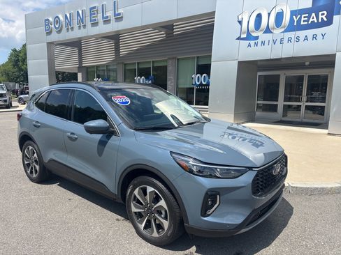 Used 2023 Ford Escape Platinum AWD/4WD image 1