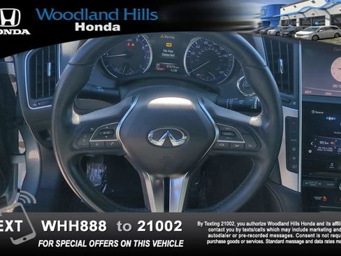 Used 2017 INFINITI Q60 2.0t w/ Moonroof Package RWD image 10