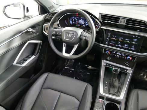 Used 2024 Audi Q3 2.0T Premium Plus w/ Premium Plus Package image 9