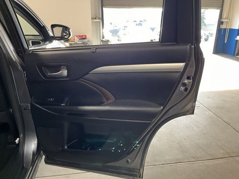 Used 2015 Toyota Highlander XLE image 15