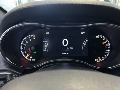 Used 2018 Jeep Grand Cherokee Altitude AWD/4WD image 35