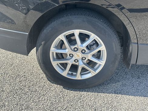 Used 2024 Chevrolet Equinox LT AWD/4WD image 17