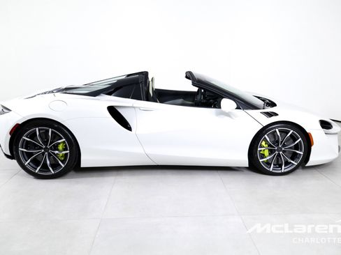 Used 2025 McLaren Artura Spider image 11