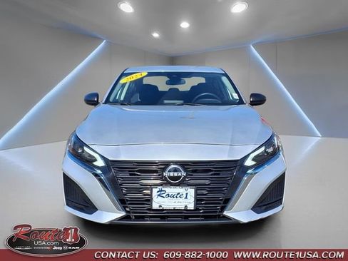 Used 2024 Nissan Altima 2.5 SV image 9