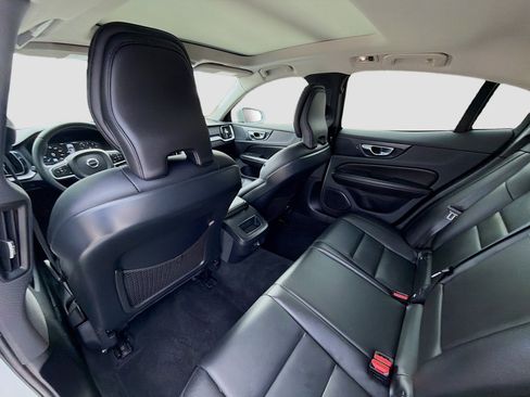 Used 2020 Volvo S60 T5 Momentum image 23