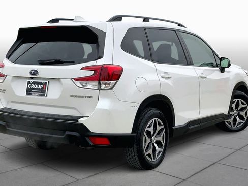 Used 2020 Subaru Forester Premium image 12