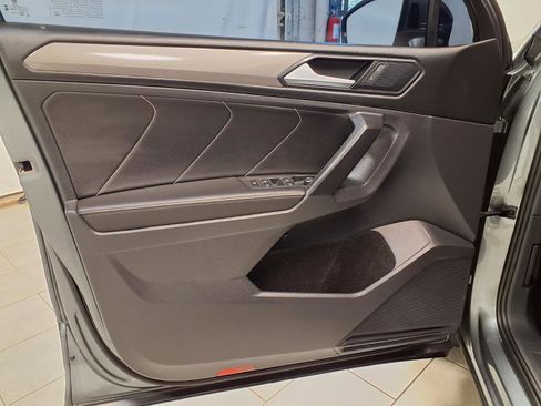 Used 2023 Volkswagen Tiguan SE image 27