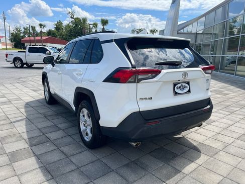 Used 2021 Toyota RAV4 XLE FWD image 4