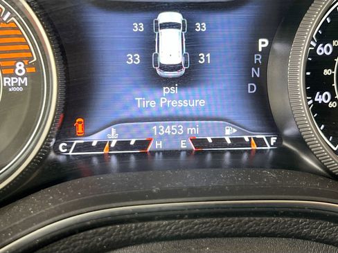 Used 2022 Jeep Cherokee Trailhawk image 12