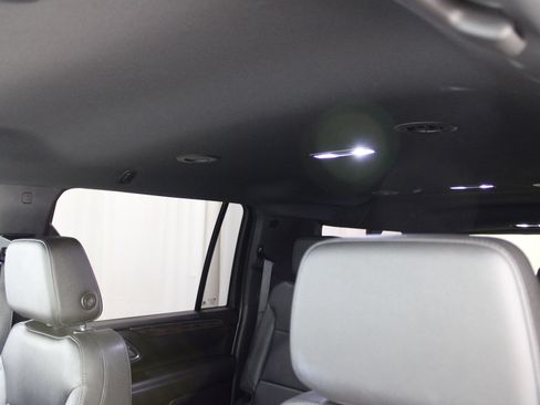 Used 2023 Chevrolet Suburban Z71 image 29