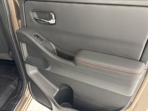 Used 2024 Nissan Frontier Pro-X image 37