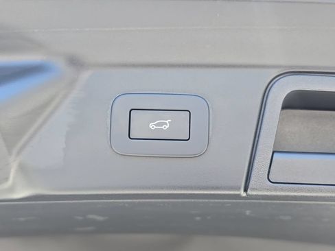 Certified 2026 Land Rover Range Rover Velar Dynamic SE AWD/4WD image 13