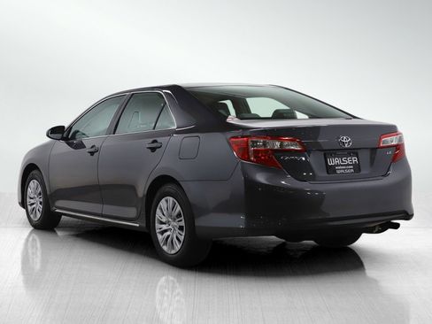 Used 2013 Toyota Camry LE image 3