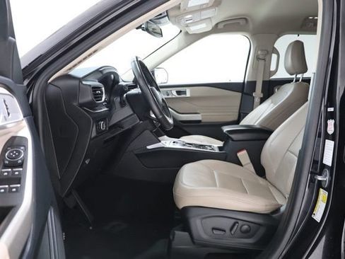 Used 2023 Ford Explorer Limited AWD/4WD image 18