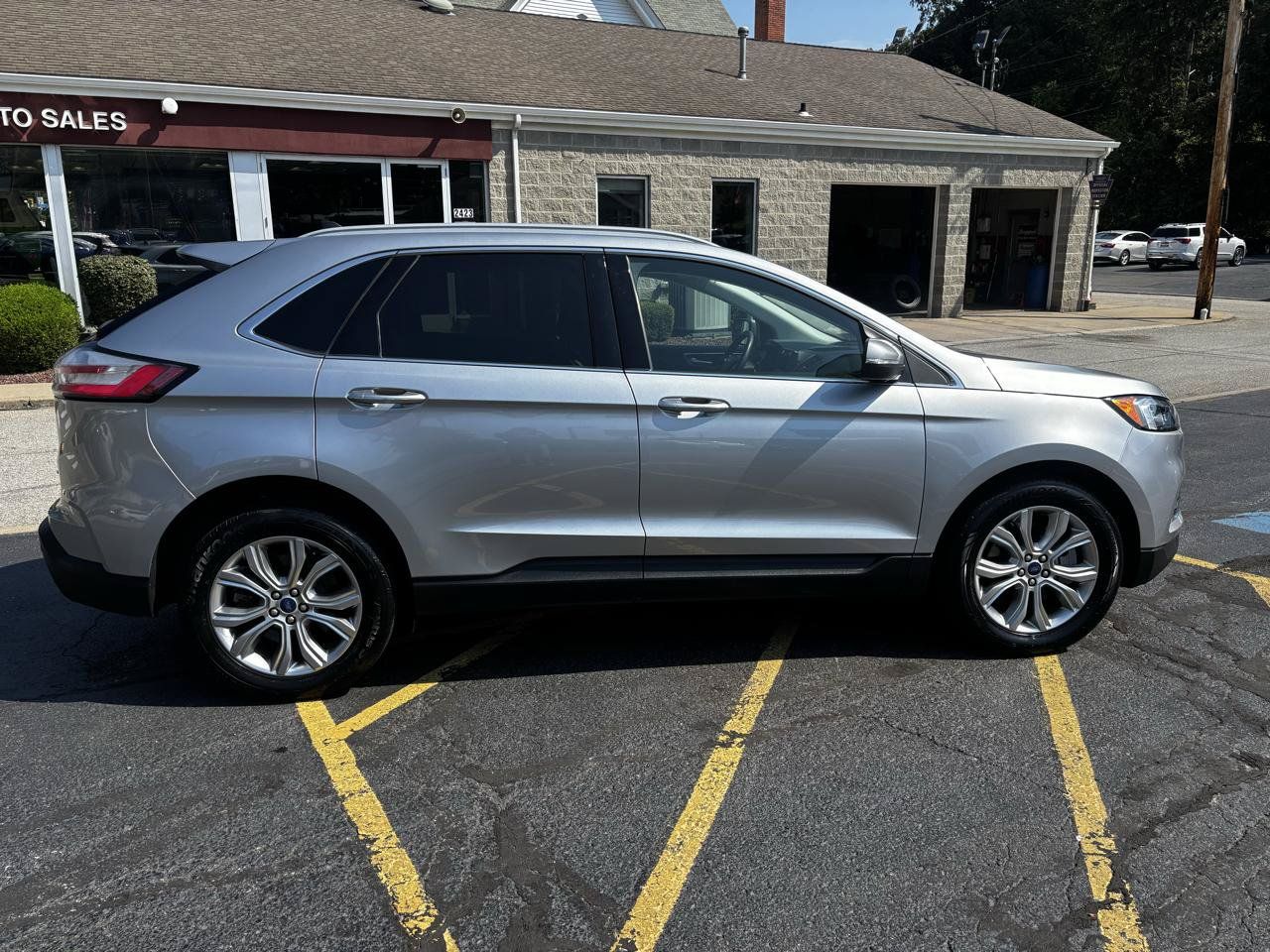 Used 2022 Ford Edge Titanium AWD/4WD image 8